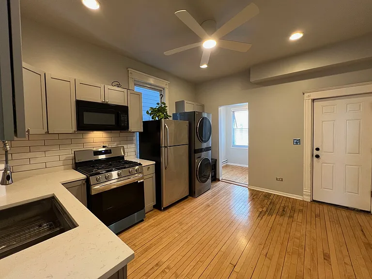 2335 W Barry Ave #2 — Photo 10