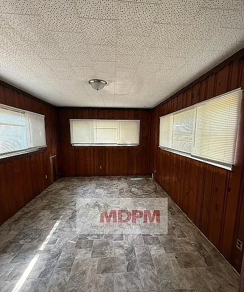 22027 Margareta St — Photo 8