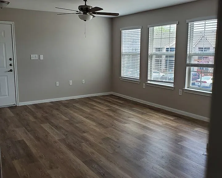 Autumn Brooke Apartments — Photo 10