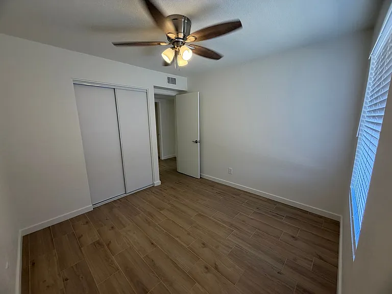 12658 N 42nd Ave — Photo 15