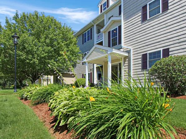 6 Stearns Lane #304, Merrimack, NH 03054