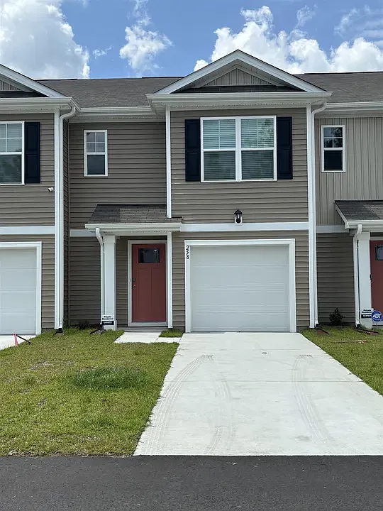 3 bed, 2.5 bath, 1450 sqft, $1,950 — Photo 1