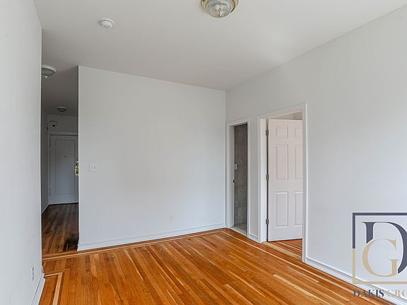 4th image of 25-52 38th St #Z2