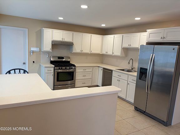 5th image of 413 Earl Dr