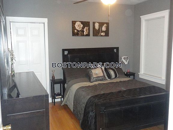 1530120318-bedroom