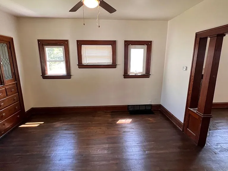 15407 School Ave — Photo 9