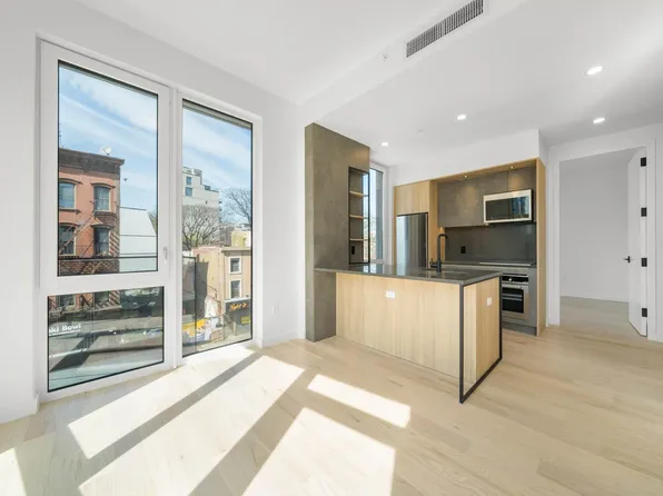 151 Carlton Avenue 2E image 2 of 11