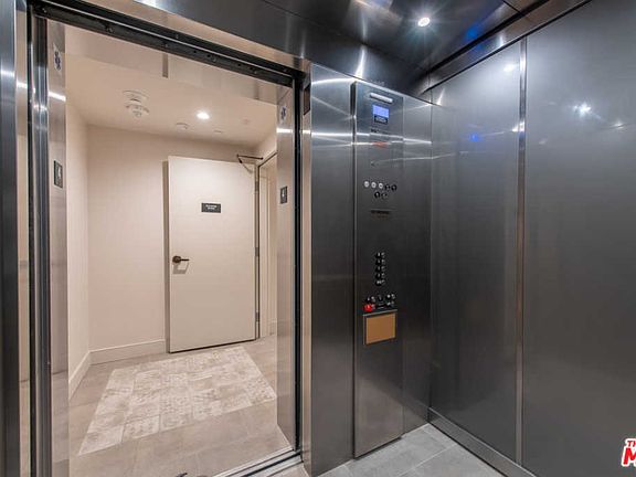 5th image of 6025 Craner Ave #401