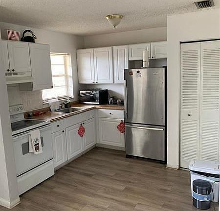 2nd image of 406 Lakeside Dr APT 208