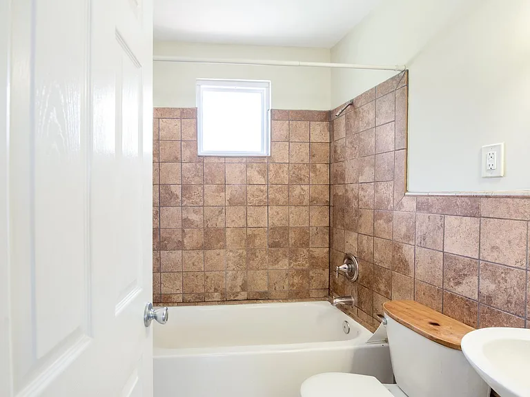 1017 Wade Ave #B — Photo 6