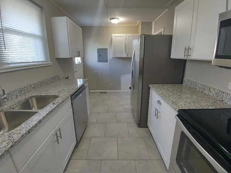 109 W Gettysburg Ave — Photo 4