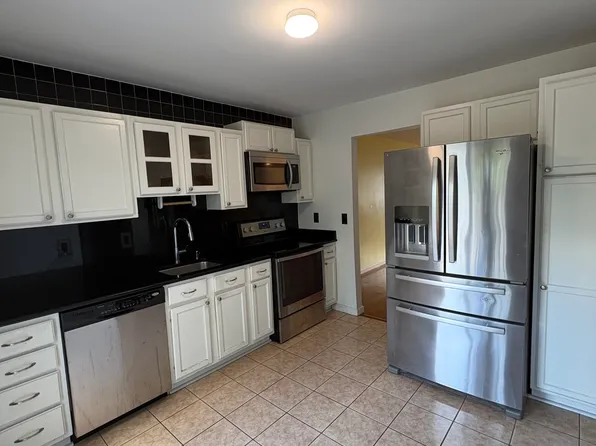 193 Abbotsford Ave #193, West Hartford, CT 06110