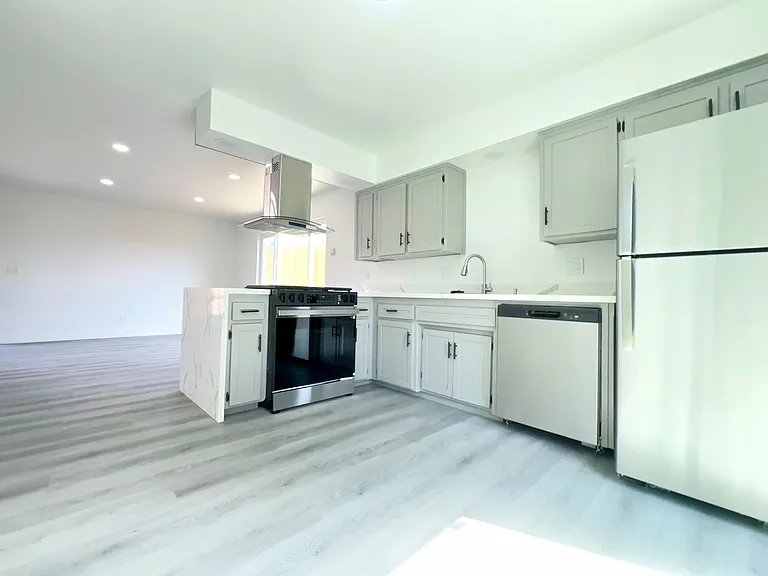 1546 Brighton Ave #C — Photo 8