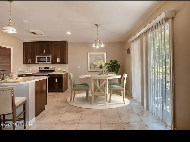 Round Table Rd — Photo 7