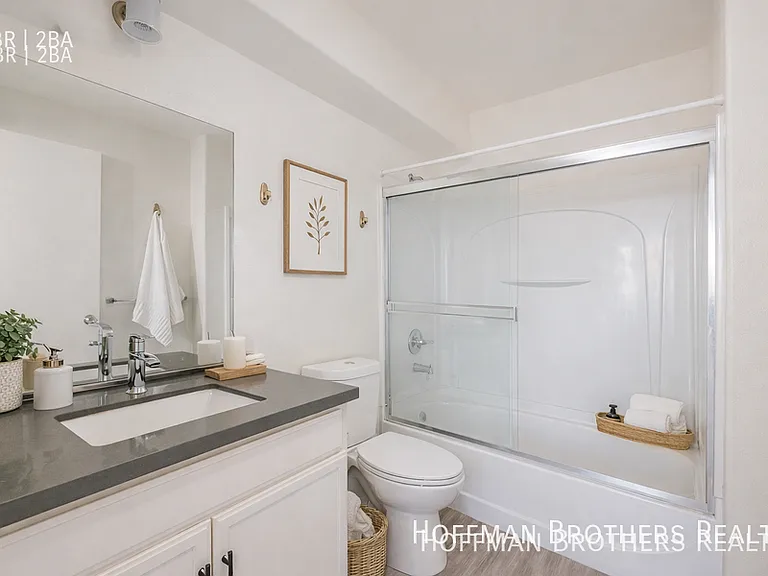 251 Robinson St #107 — Photo 2