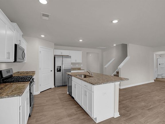 3rd image of 25 Horatio Ln