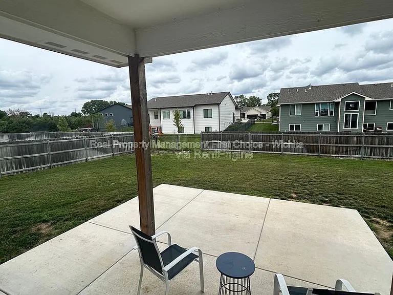 902 E Bellows St — Photo 8