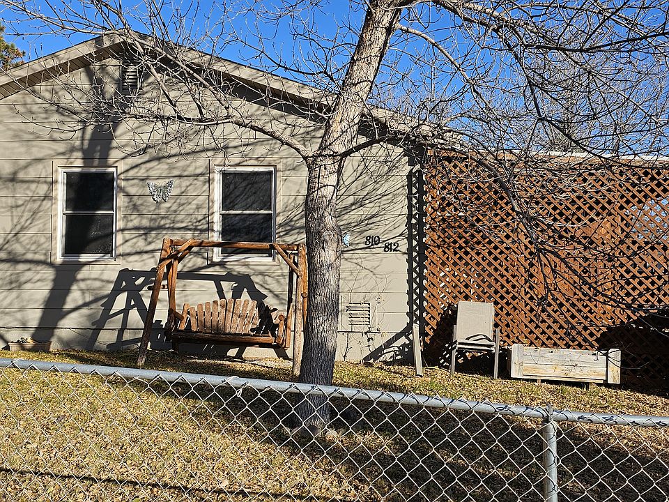 1st image of 810 Blaine Ave