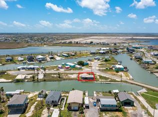 90 N Island Rd, Rockport, TX 78382