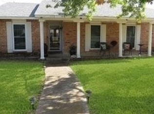 7218 Chinaberry Rd, Dallas, TX 75249