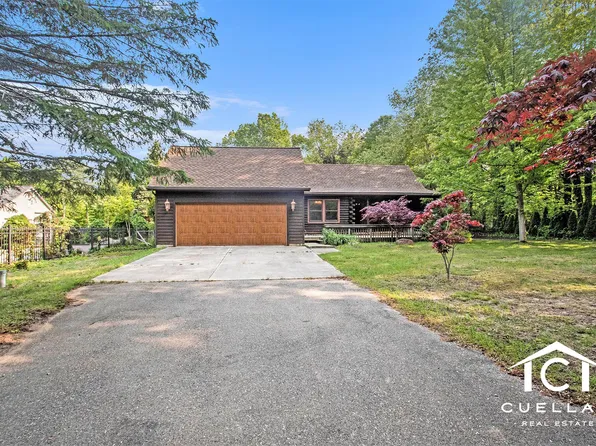 17031 Quincy St, Holland, MI 49424