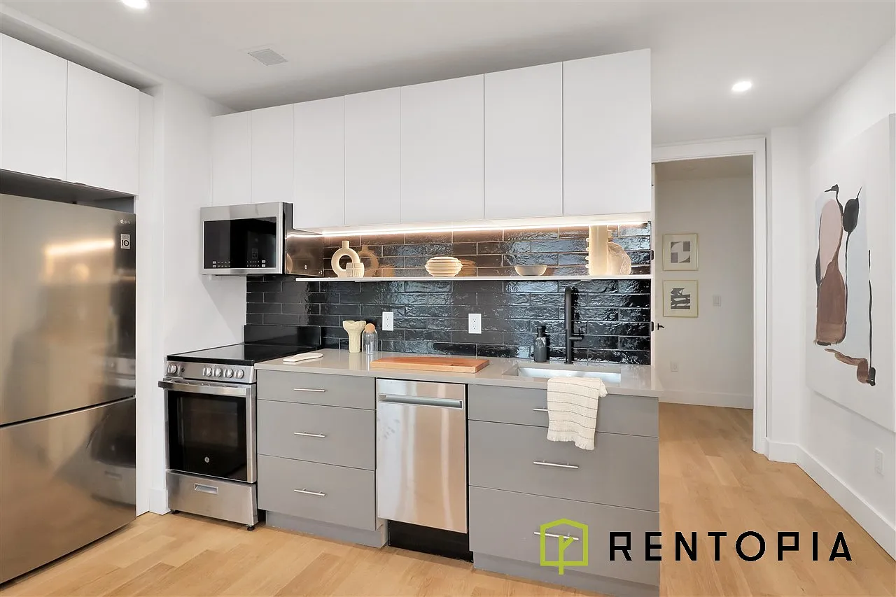 352 Meeker Avenue — Photo 3