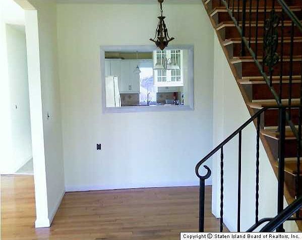2nd image of 30 Dole St