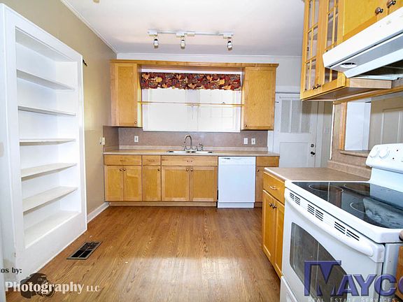 3rd image of 357 Boulevard St #355