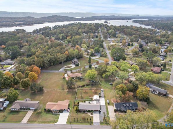 1707 Byron Rd, Scottsboro, AL 35769