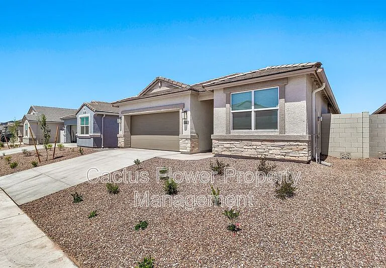 1718 W Sombra Ave — Photo 2