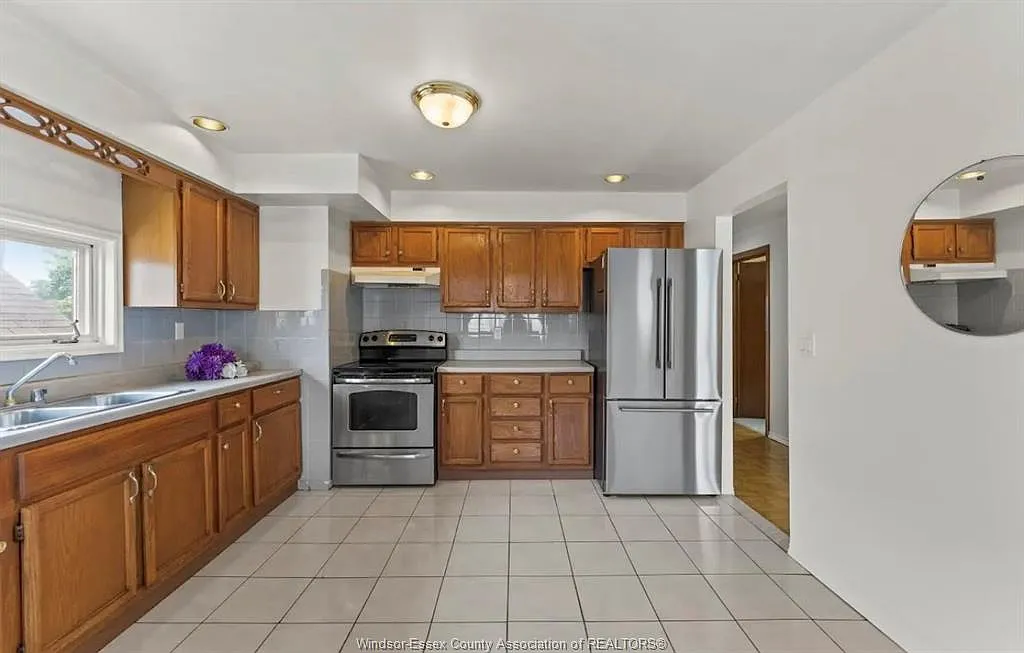 3 bed, 1.5 bath, $2,190 — Photo 2
