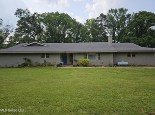 10621 Road 404, Philadelphia, MS 39350