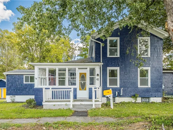 42 Walnut St N, Waterloo, NY 13165