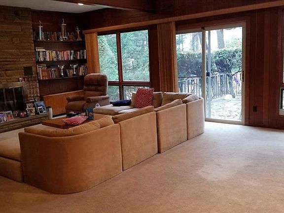 2nd image of 25 Oak Dr