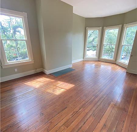 4th image of 301 E Henry St #B