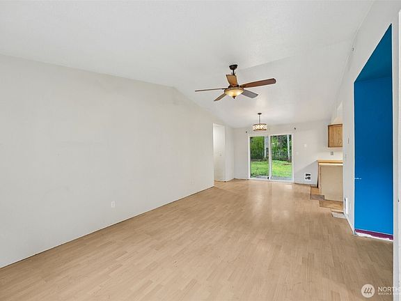 4th image of 3342 Stanford Court SE
