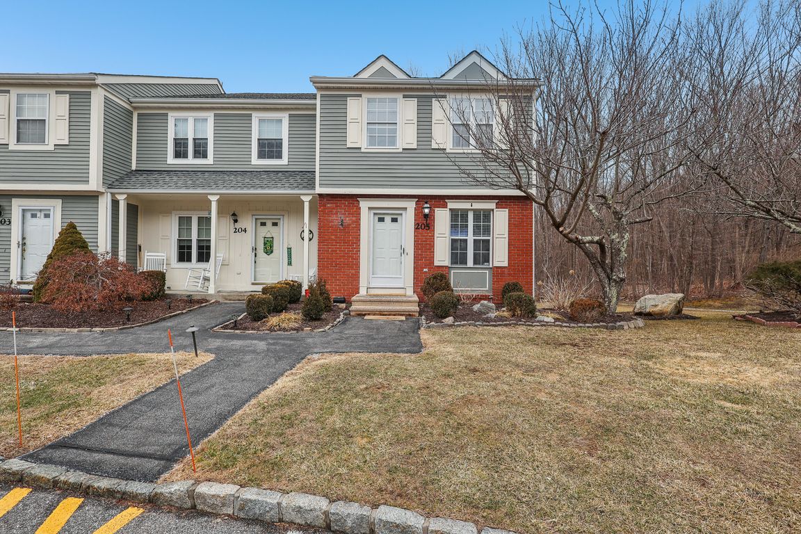 Twin Brook Ct-001.jpg