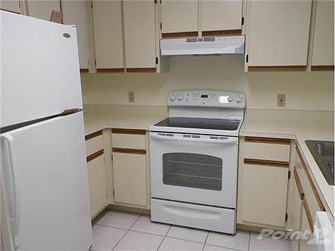 4th image of 421 SE 10th St #202