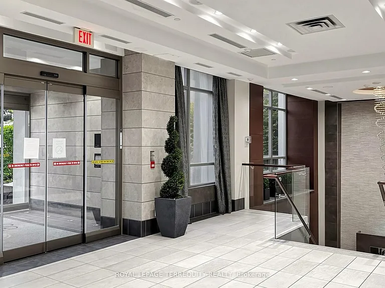 310 Burnhamthorpe Rd W #2810 — Photo 4