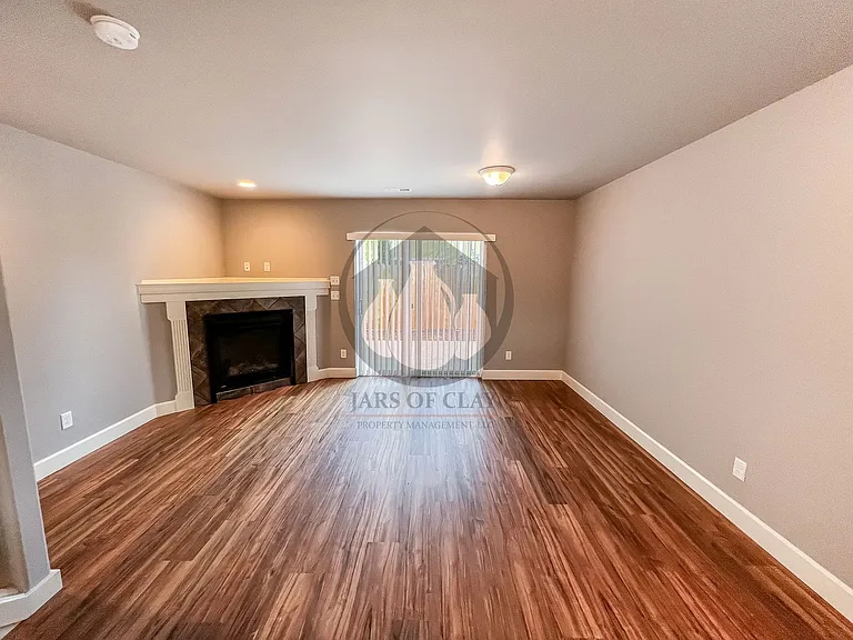 3681 Peter Ln NE — Photo 11