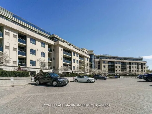 8201 Islington Ave #327, Vaughan, ON L4L 9S6