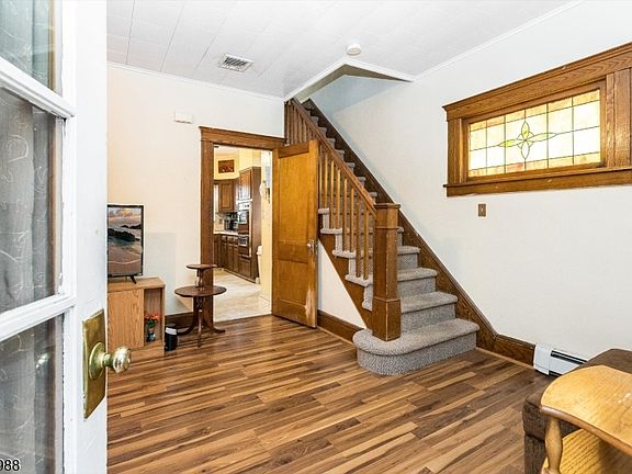 4th image of 150 Boyle Ave