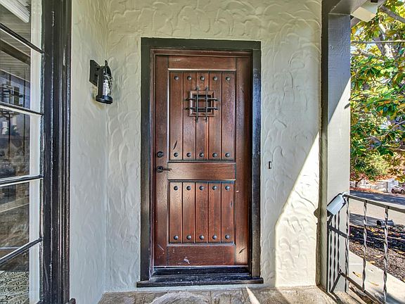 5th image of 193 Bayview Avenue
