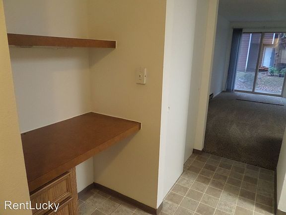 4th image of 995 26th St NE