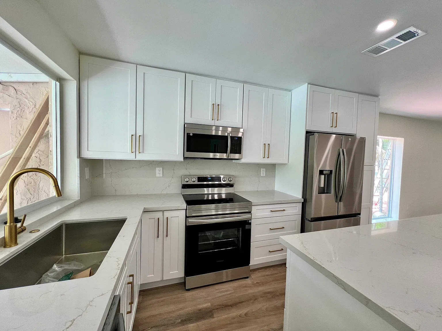 6914 Holly Rd — Photo 3