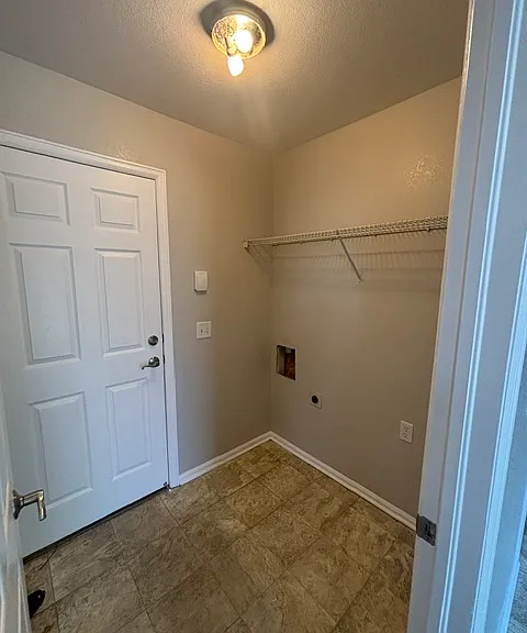 Laundry hookups on main level
