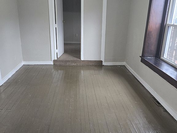 2nd image of 928 Nathan St Floor 1