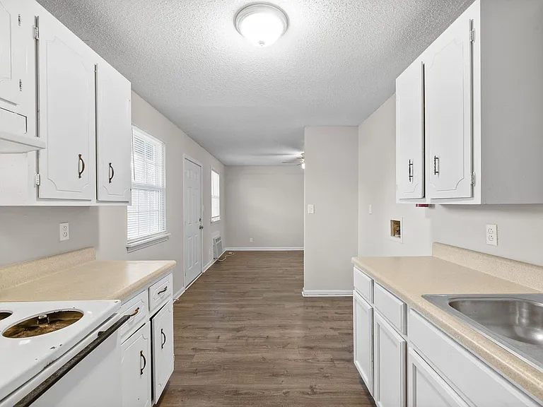 2 Bedroom Pet Friendly Apartment For Rent Near APSU! — Photo 27