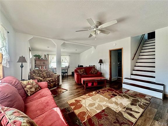 3rd image of 6368 Lakeshore Rd