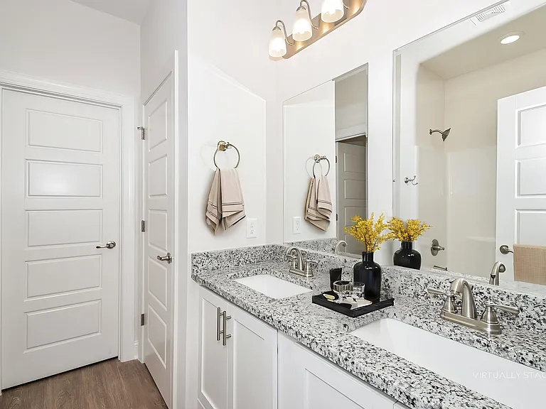 1042 Walker Point Way — Photo 5